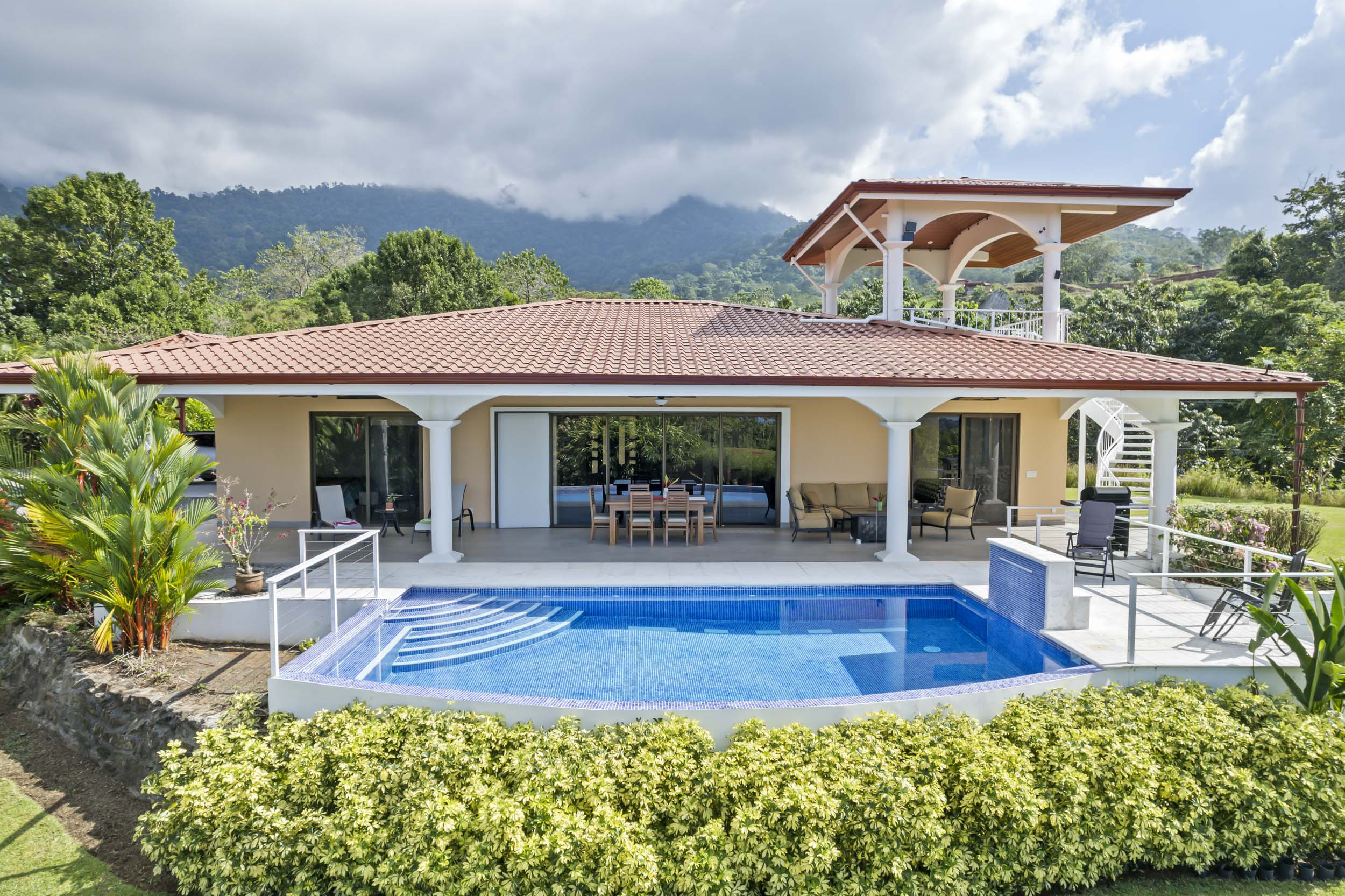 4 – Bedroom Luxurious Home With Ocean Views, Pool And Lush Tropical Grounds – 1.25 Acres